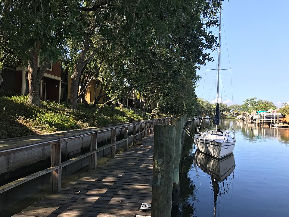 Comes with deeded boat slip