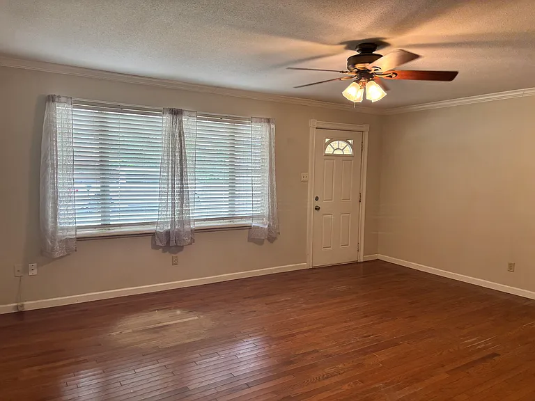 610 W Bullock St — Photo 16