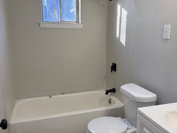 3rd image of 701 Lyman Ave