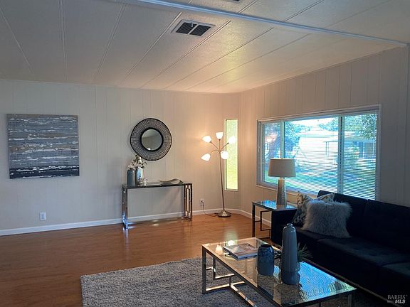 4th image of 815 Las Palmas Avenue