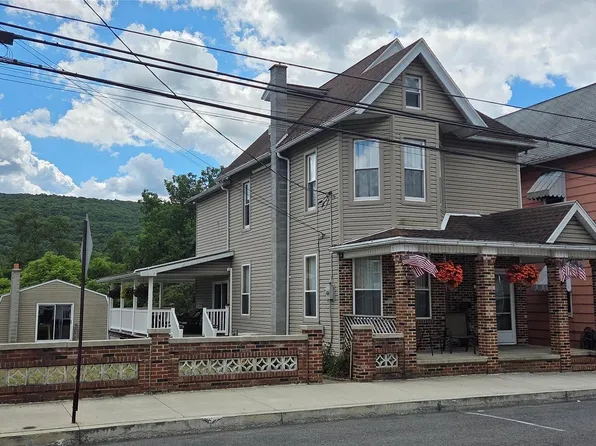 416 W Market St, Williamstown, PA 17098