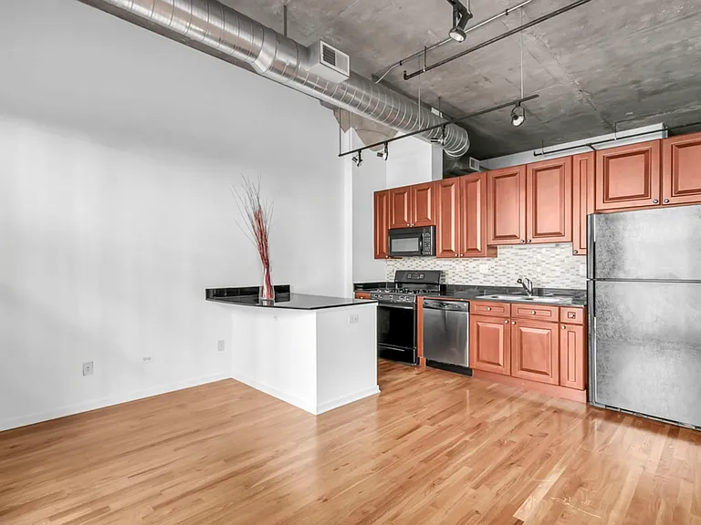 900 N Kingsbury St #809 — Photo 2