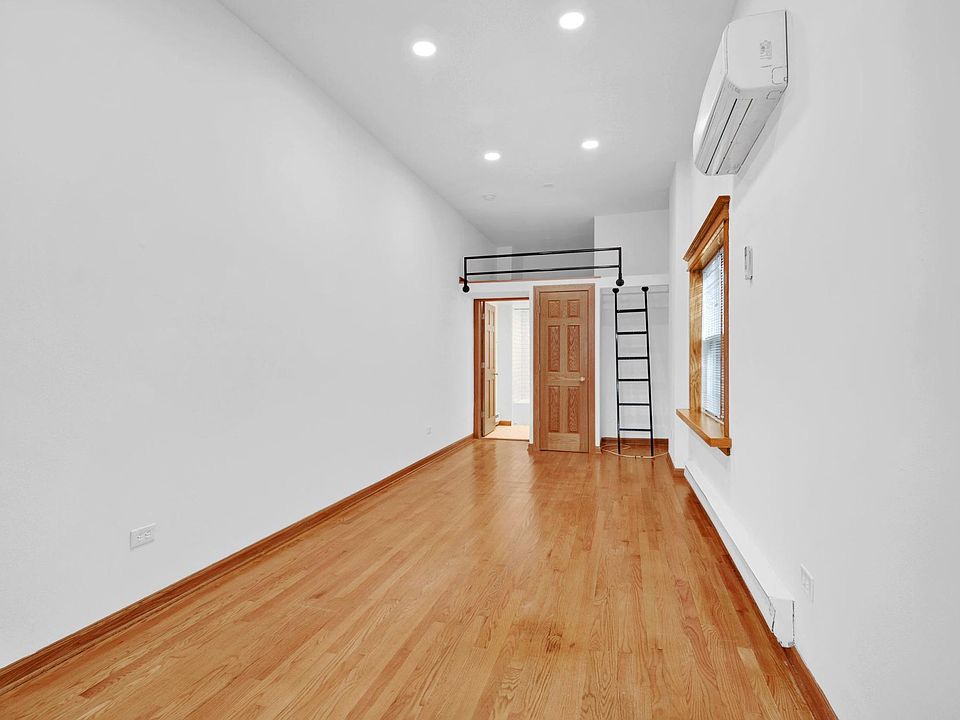 1st image of 611 W Briar Pl APT 201