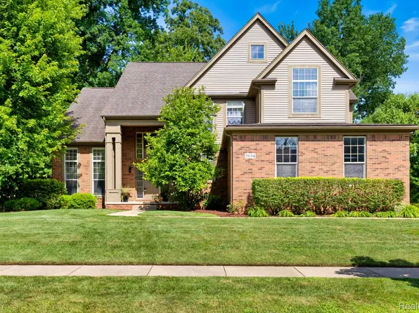 5634 Plantation Dr, Commerce Township, MI 48382