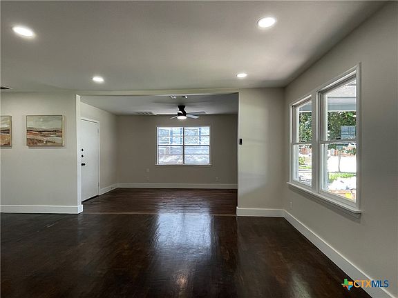 5th image of 1603 E Crestwood Dr