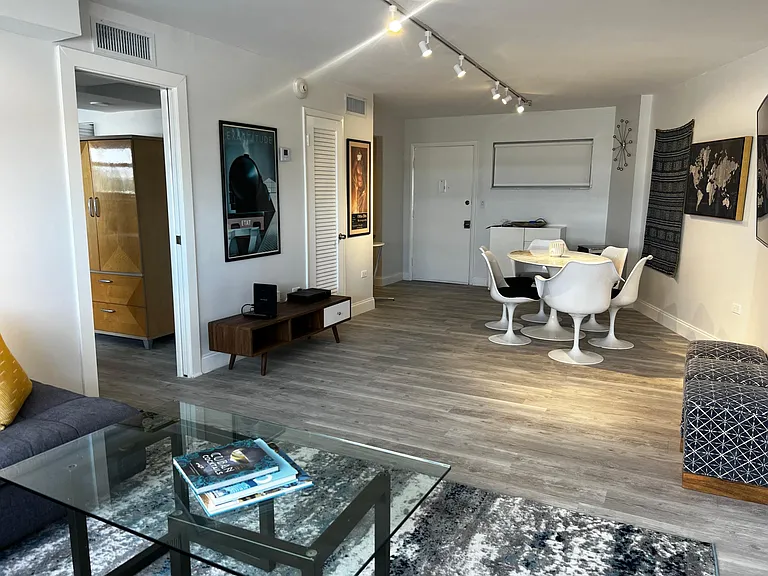 1881 Washington Ave #11 — Photo 5