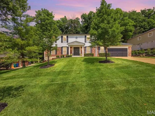 2108 Cedaroyal Dr, Saint Louis, MO 63131