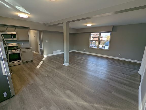 4th image of 21 Wintemute St #8