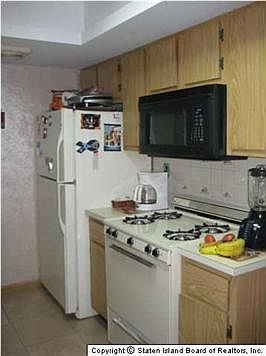 2nd image of 10 Alcott St Unit A