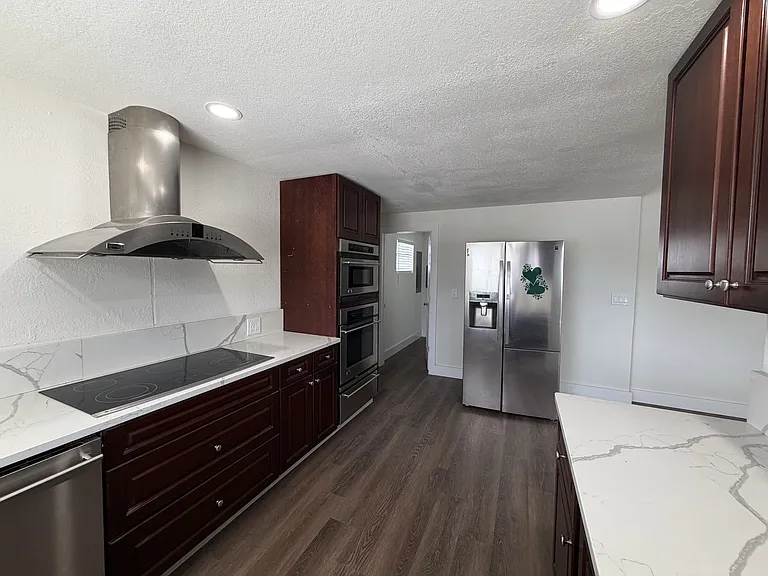 110 NE Monroe Cir N #1 — Photo 6