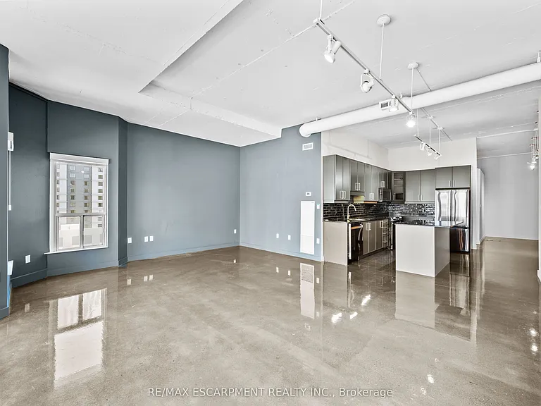 66 Bay St S #614 — Photo 17