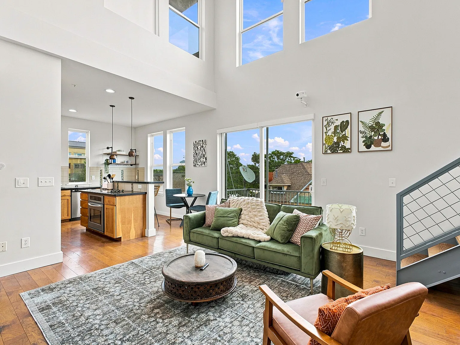 2 bed, 1216 sqft, $3,300 — Photo 4
