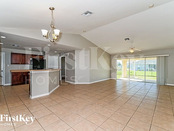 4th image of 3926 NE 22nd Pl