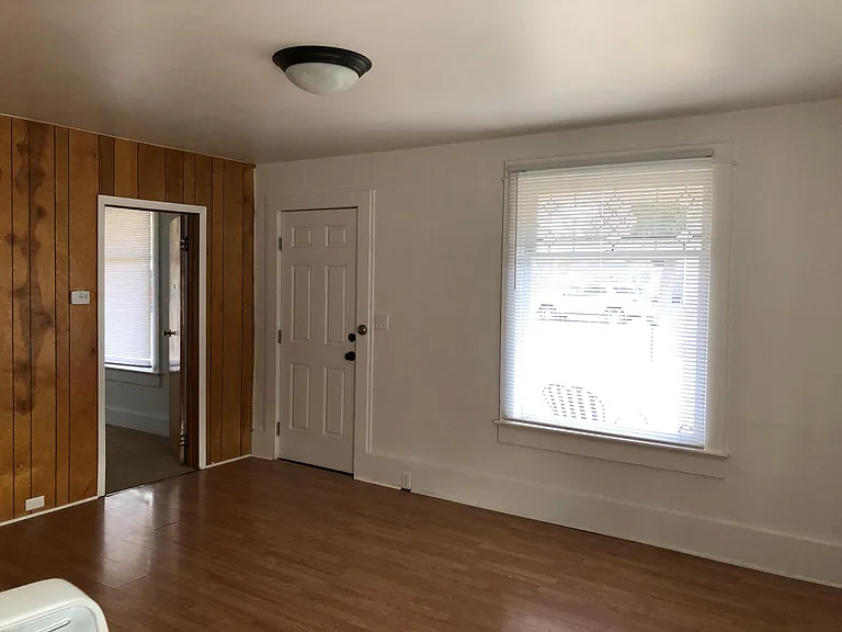 311 S Anderson St — Photo 3