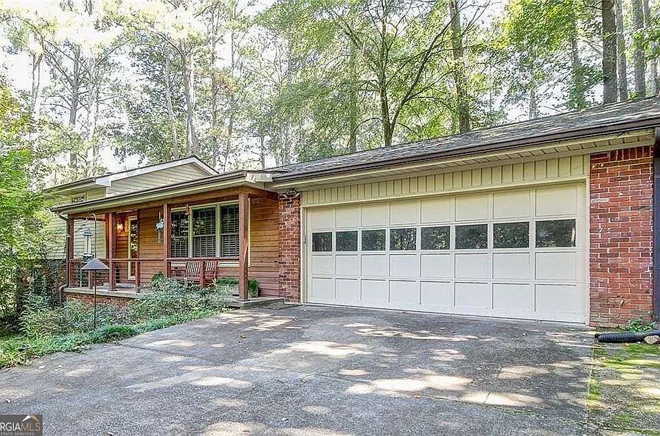 1st image of 2543 Lake Flair Ct NE