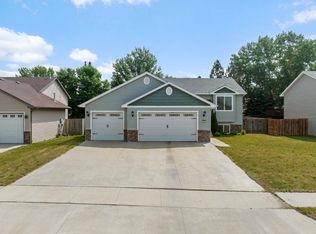 1804 27th St NW, Minot, ND 58703