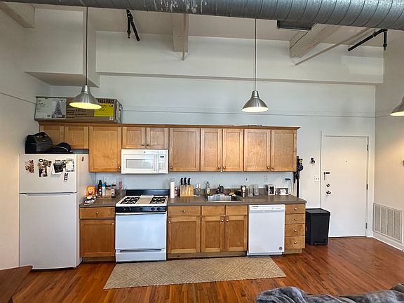 4th image of 1013 Jefferson St #105