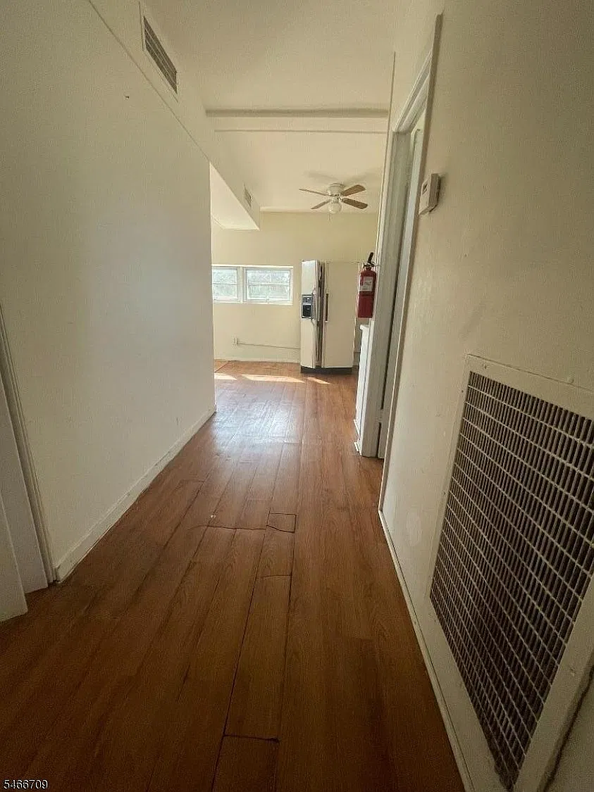 2 bed, 1.0 bath, $1,900 — Photo 3