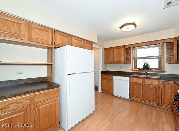 3rd image of 1541 Harrison Ave