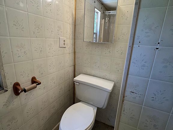 2nd image of 4284 Greenwood Dr