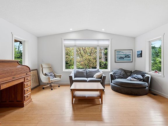 5th image of 1302 Victoria Rd