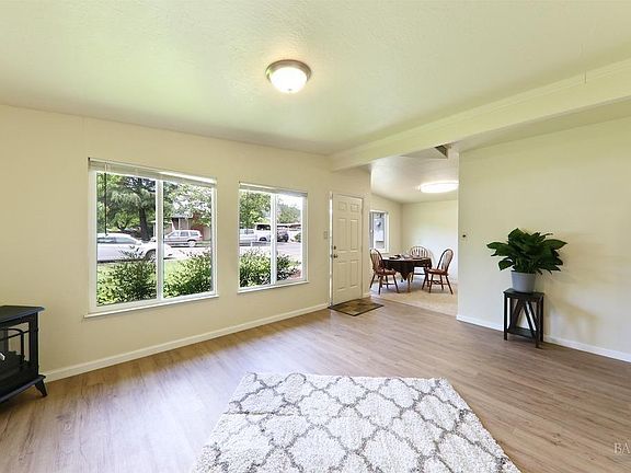 2nd image of 1527 Elm Street