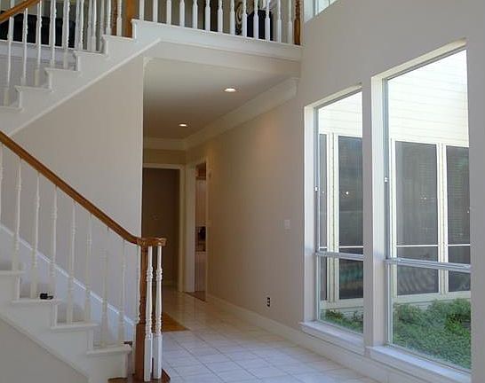 3rd image of 5637 Crowndale Dr