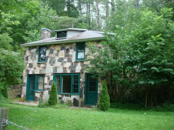 239 Mullin Hill Rd, Spruce Pine, NC 28777