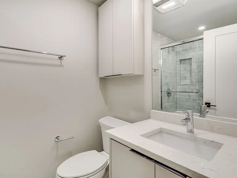 1BedConv - Bathroom