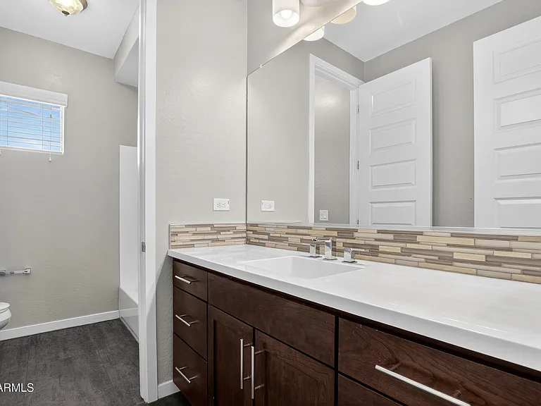 2350 W Gloria Ln — Photo 32