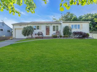 17 Gerhard Rd, Plainview, NY 11803