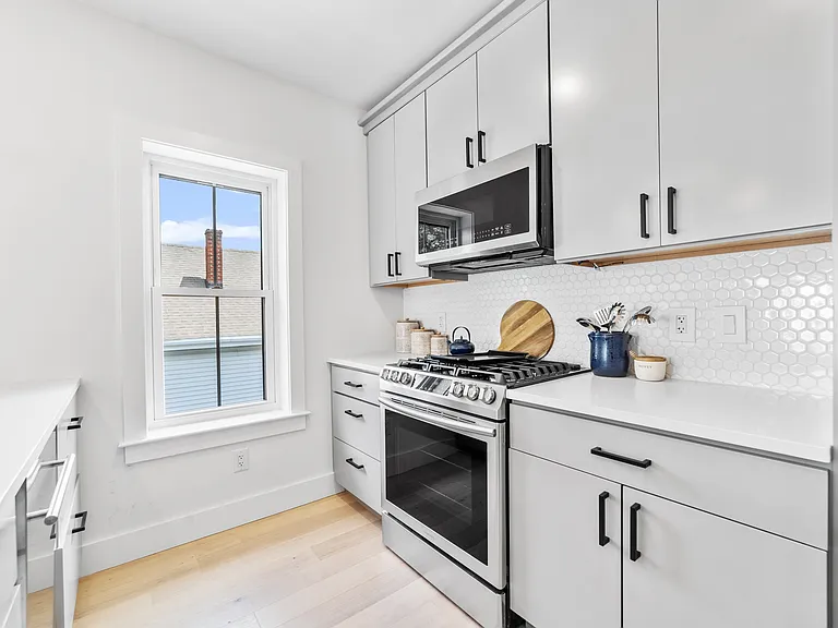 208 Spencer Ave #7 — Photo 7