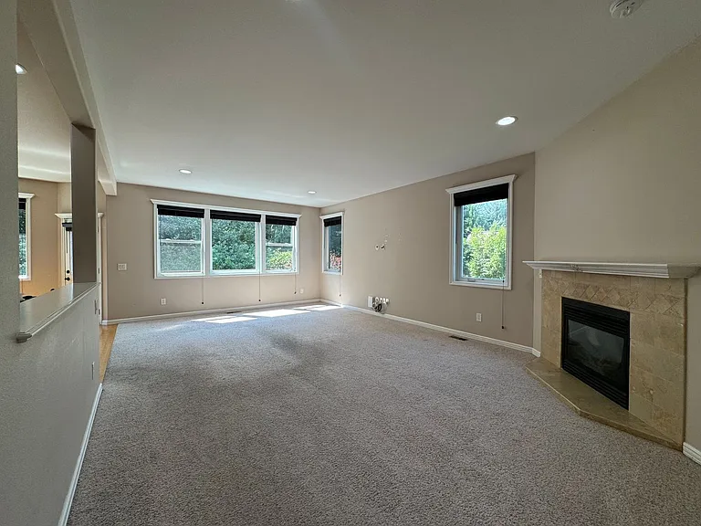 4467 Castlerock Dr — Photo 16