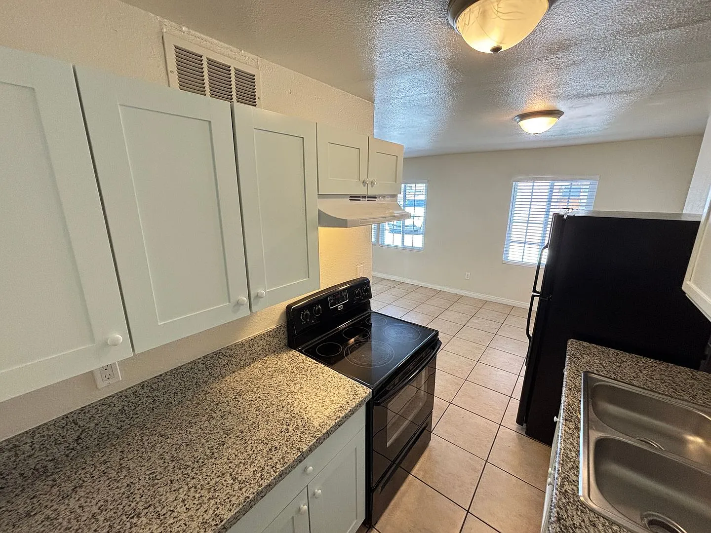 Charming 3bed/1bath Apartment Located In North Las Vegas- 1/2 Off First Months Rent — Photo 2