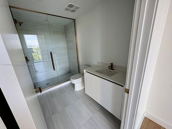 5th image of 2678 Tigertail Ave #504-B