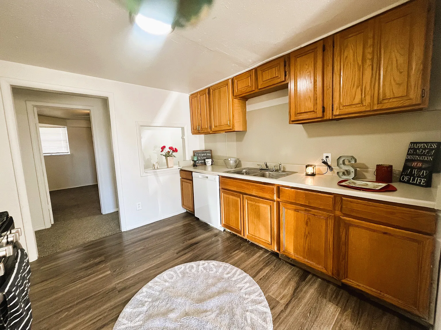 4 bed, 1377 sqft, $1,300 — Photo 3