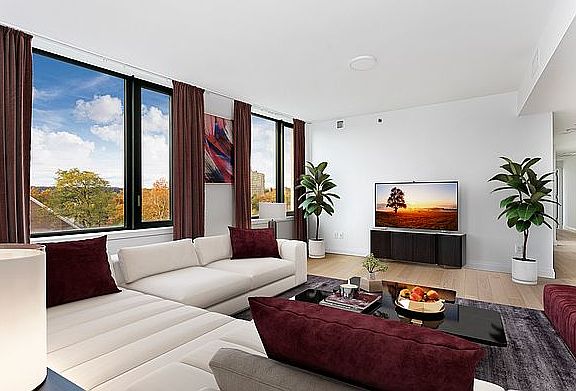 2nd image of 3128 Henry Hudson Pkwy E #102