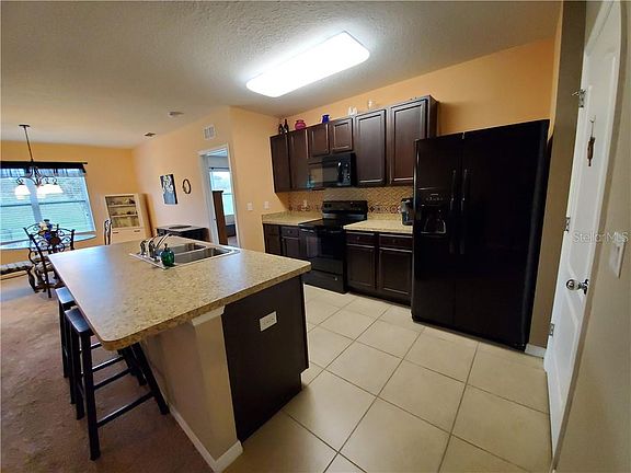 3rd image of 122 Lazy Willow Dr