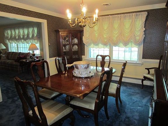 3rd image of 106 Woodhall Dr