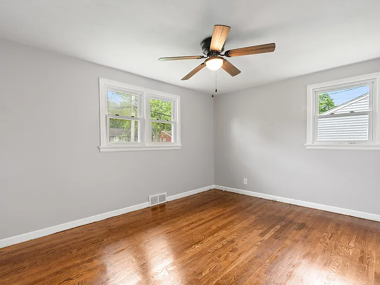 102 Oakridge Dr — Photo 10