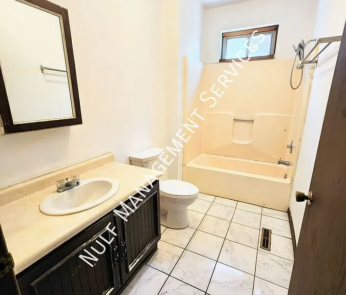 209 44th St #1 — Photo 3