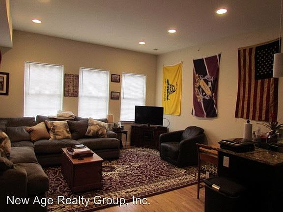 4th image of 326 N Sloan St #3316695