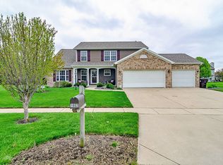 1802 Cypress Pointe Ct, Mahomet, IL 61853
