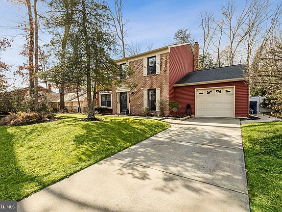 2nd image of 1725 Briarwood Dr