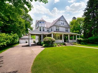 525 Reeves Dr, Grand Forks, ND 58201