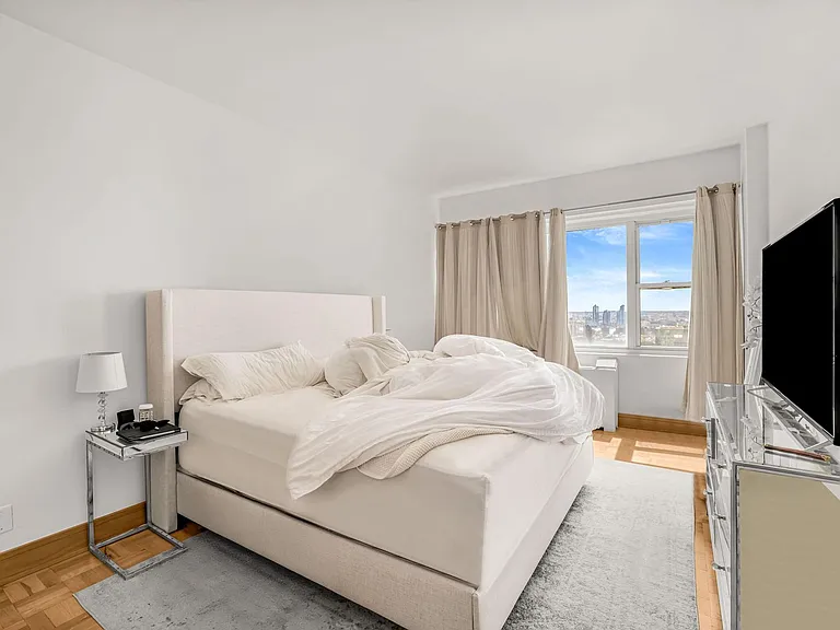 60 E 8th St #33M — Photo 6