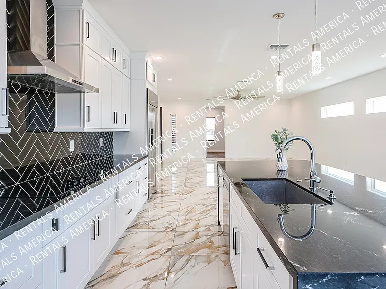 347 E La Mirada Dr — Photo 17