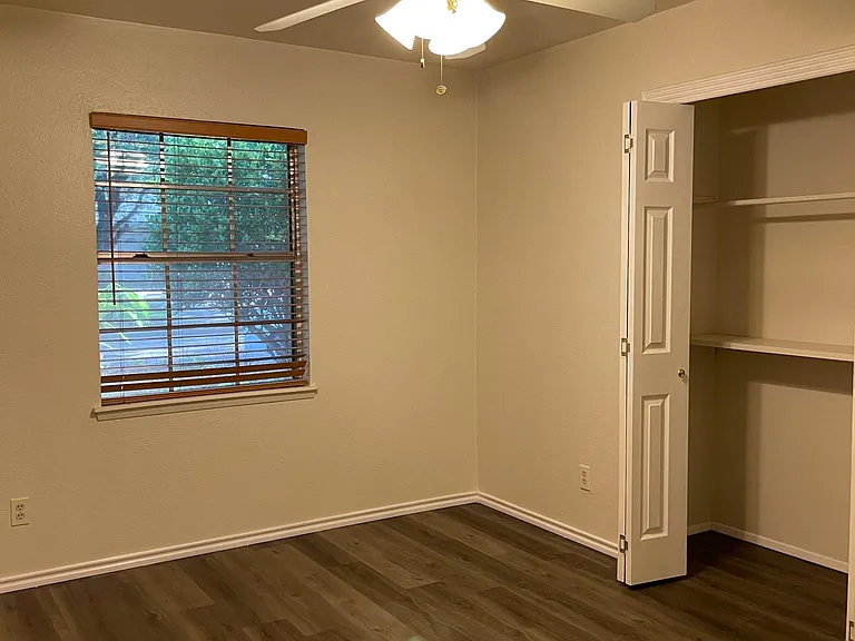 933 Shenandoah Dr — Photo 4