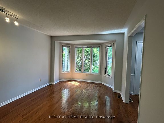5th image of 1004 Aldersbrook Rd
