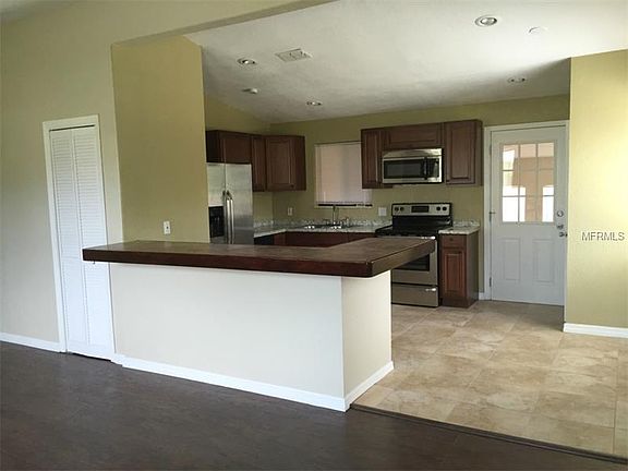 3rd image of 4724 Oakwood Dr